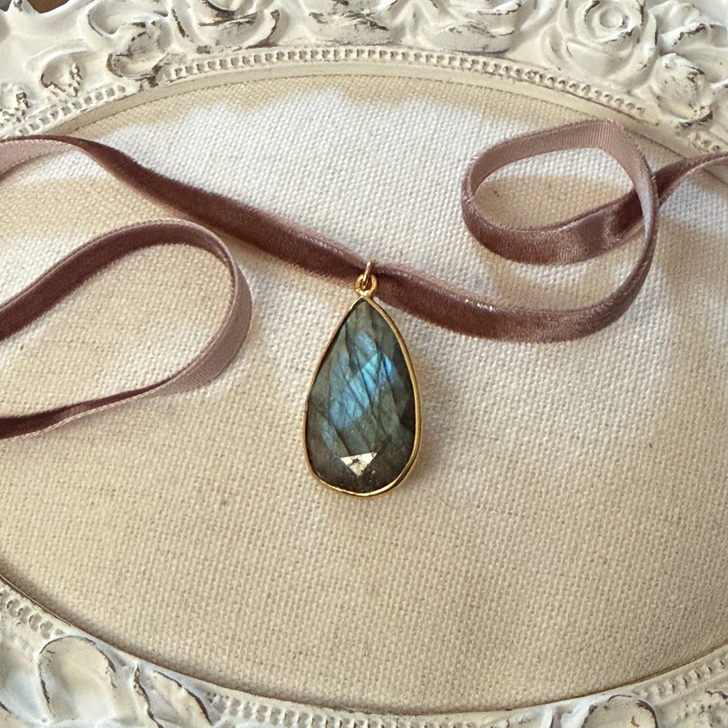 Romantic Baubles: Dancing Glow Labradorite Velvet Choker (Mocha)