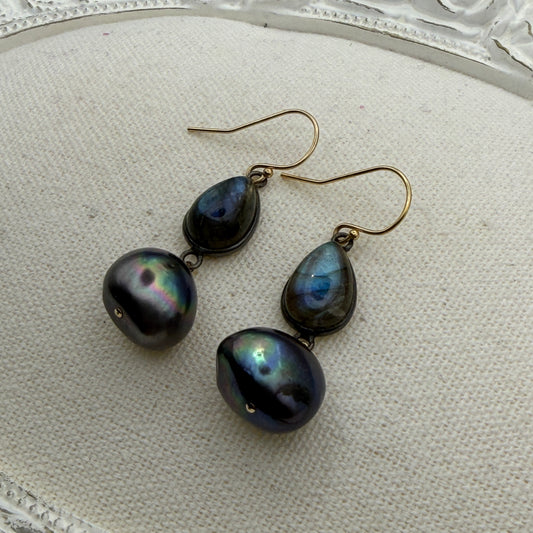 Luminous Allure: Night’s Ocean Song Labradorite and Pearl Drop Earrings (Black)