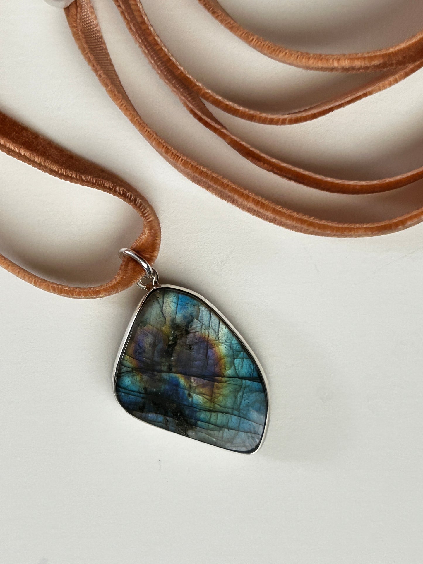 Romantic Baubles: Rainbow Glow Labradorite Velvet Choker (Cognac)