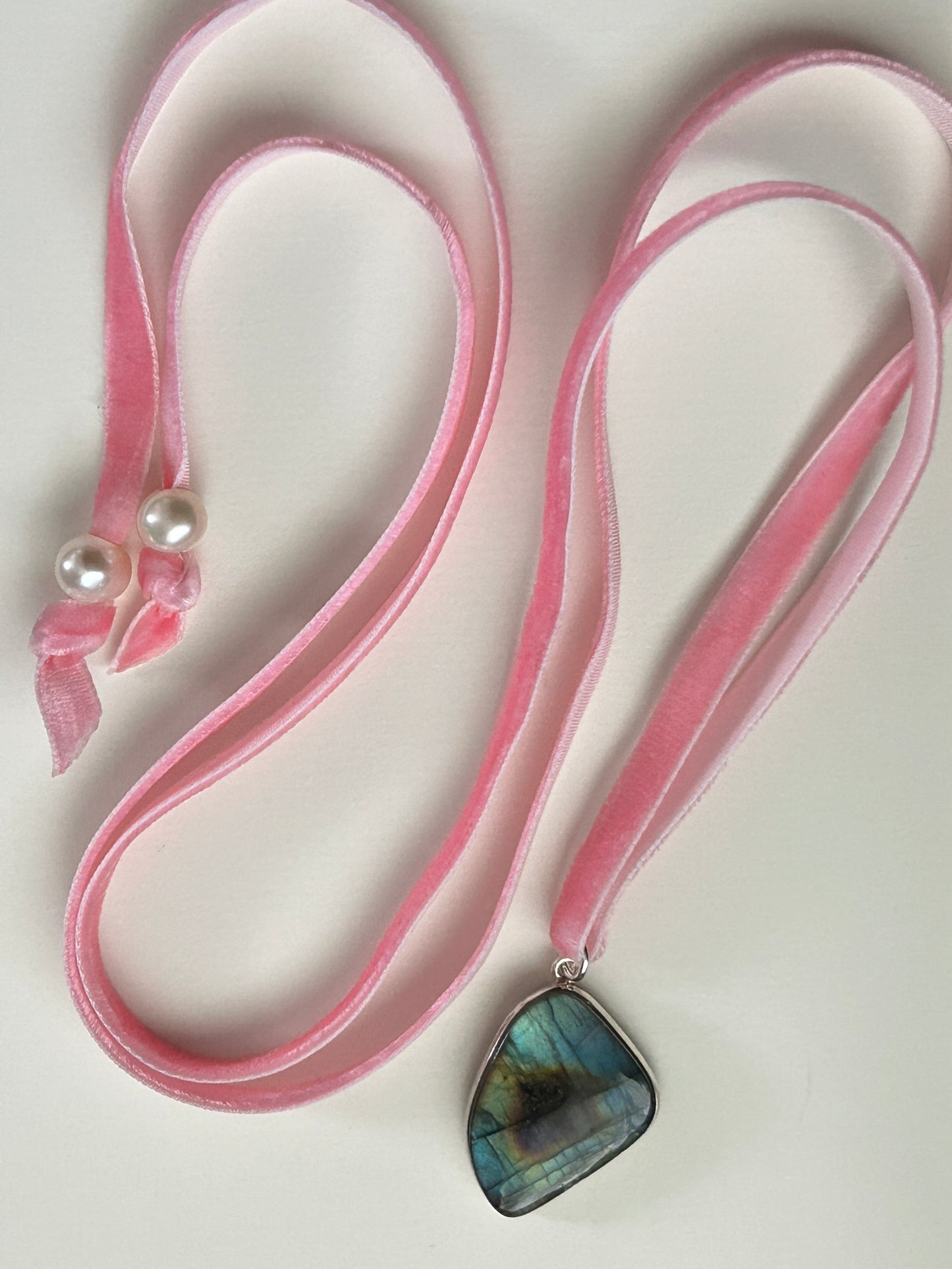 Romantic Baubles: Rainbow Glow Labradorite Velvet Choker (Pink)