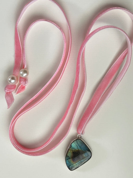 Romantic Baubles: Rainbow Glow Labradorite Velvet Choker (Pink)