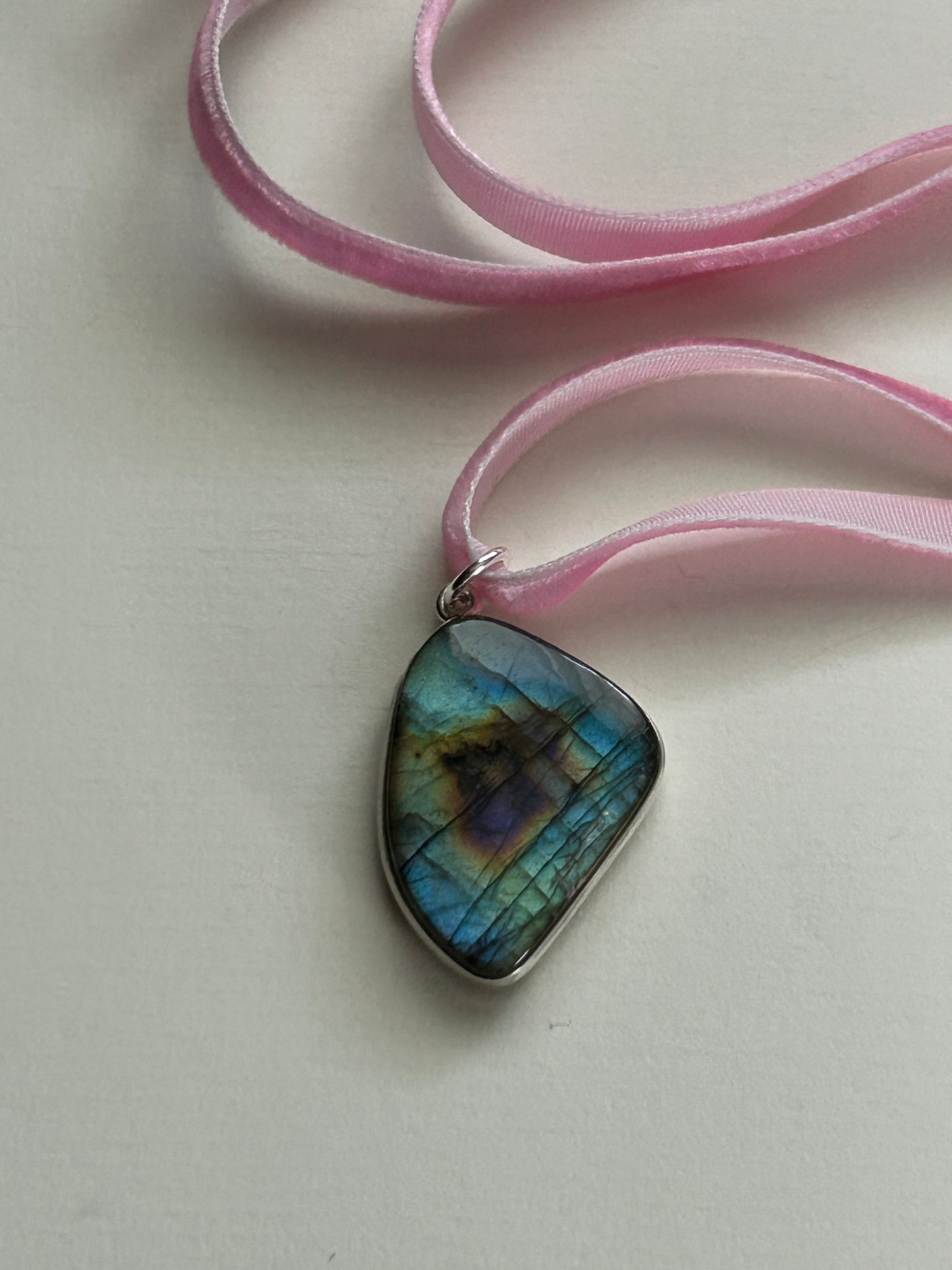 Romantic Baubles: Rainbow Glow Labradorite Velvet Choker (Pink)