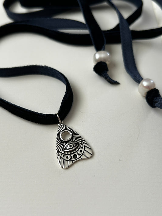 Romantic Baubles: Oracle Eye Planchette Velvet Choker