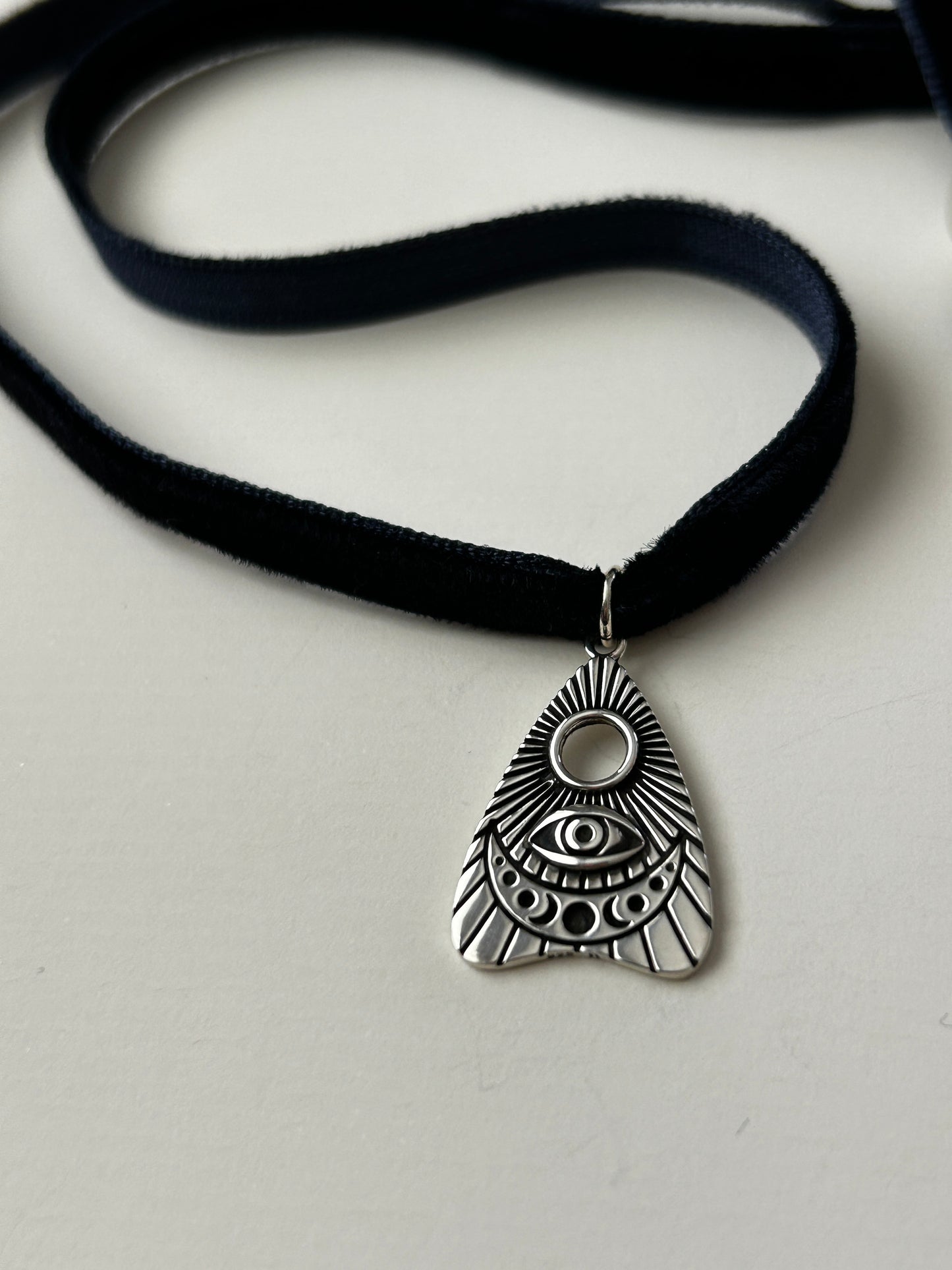 Romantic Baubles: Oracle Eye Planchette Velvet Choker