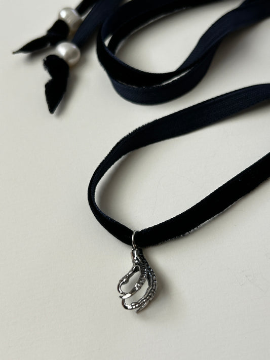 Romantic Baubles: Raptor Claw Velvet Choker